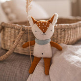 Babyrassel Reh mit Halstuch Ava und Yves