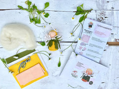 Kleine Gänseblümchen Nähpackung Tischpüppchen zum Selbernähen DIY - A54000 De Witte