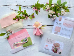 Kleine Kirschblüte Bastelpackung Tischpüppchen zum Selbernähen DIY - A54200 De Witte