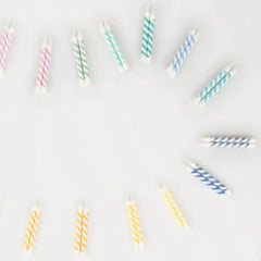 meri-meri-regenbogengestreifte-minikerzen-50er-set-kunstundspiel-3 - kunstundspiel