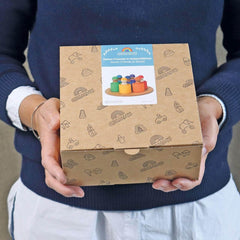 Sieben Freunde im Holzschälchen Grimms