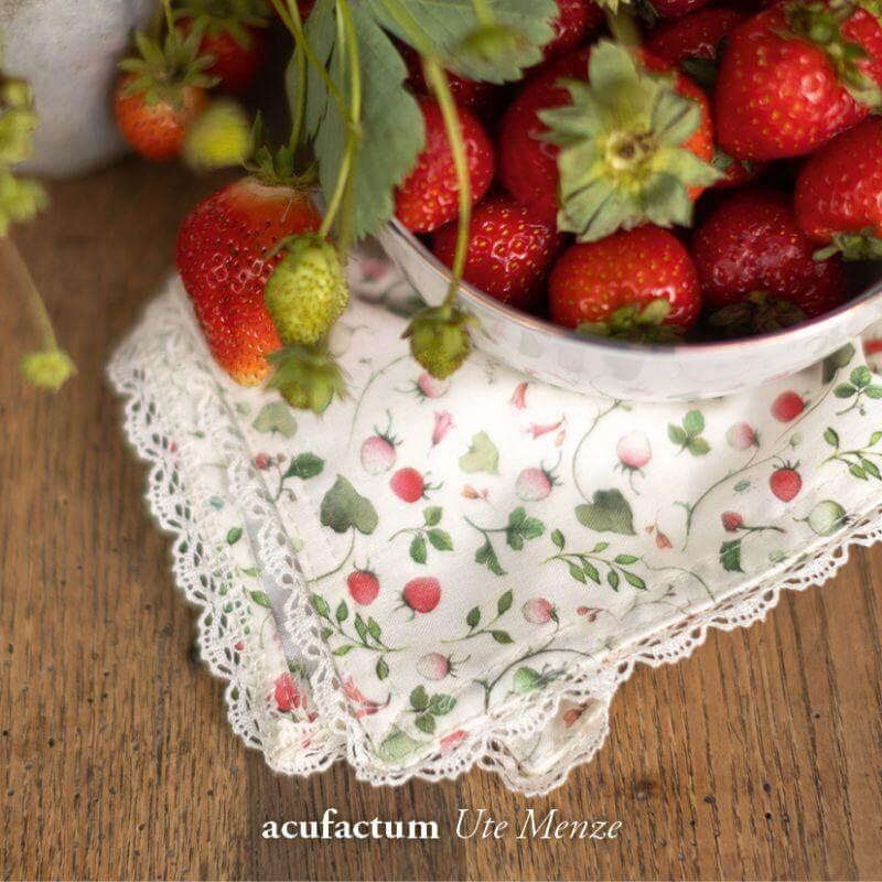 Baumwollstoff Erdbeerfeld Acufactum
