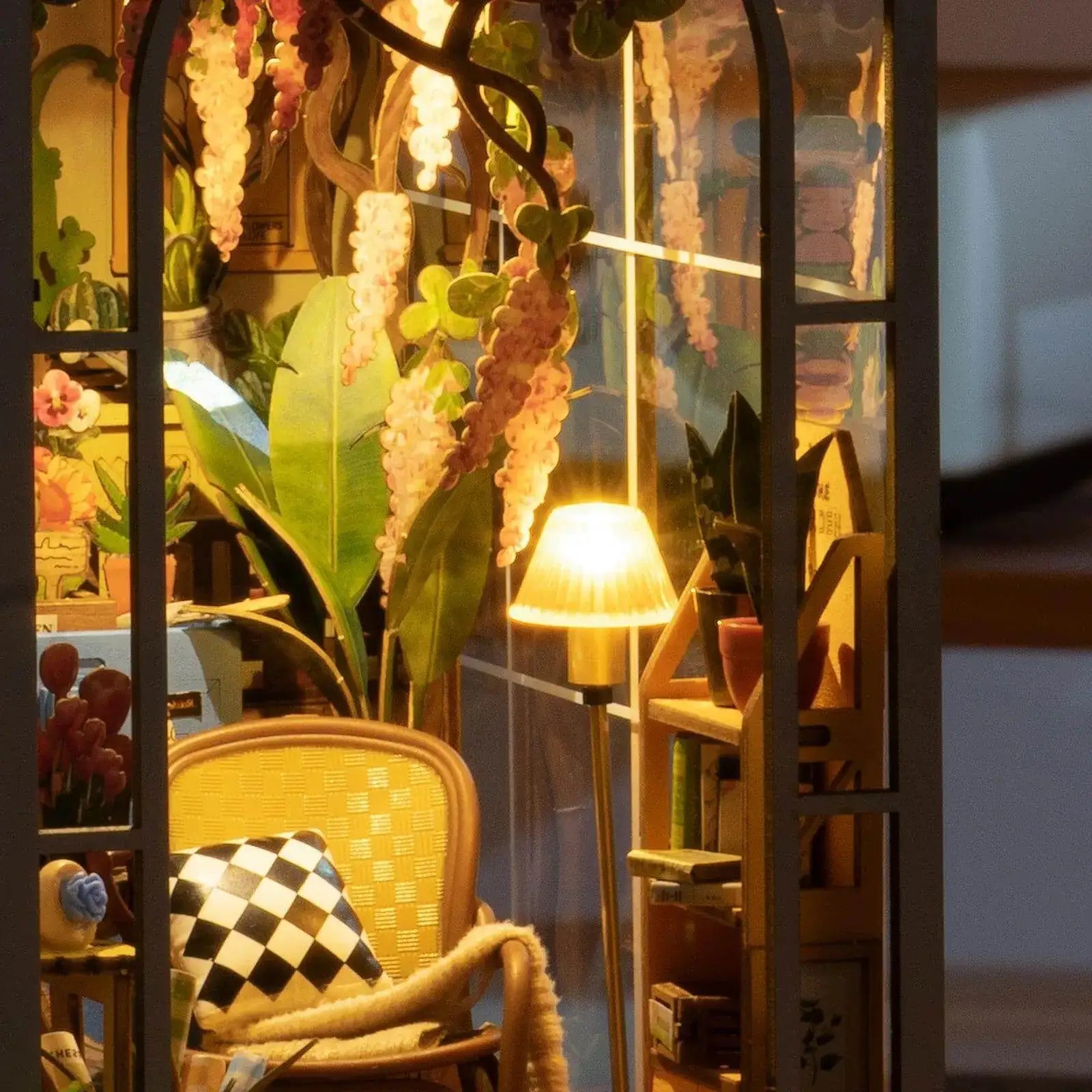 DIY Buchstütze - Book Nook Garden House Robotime