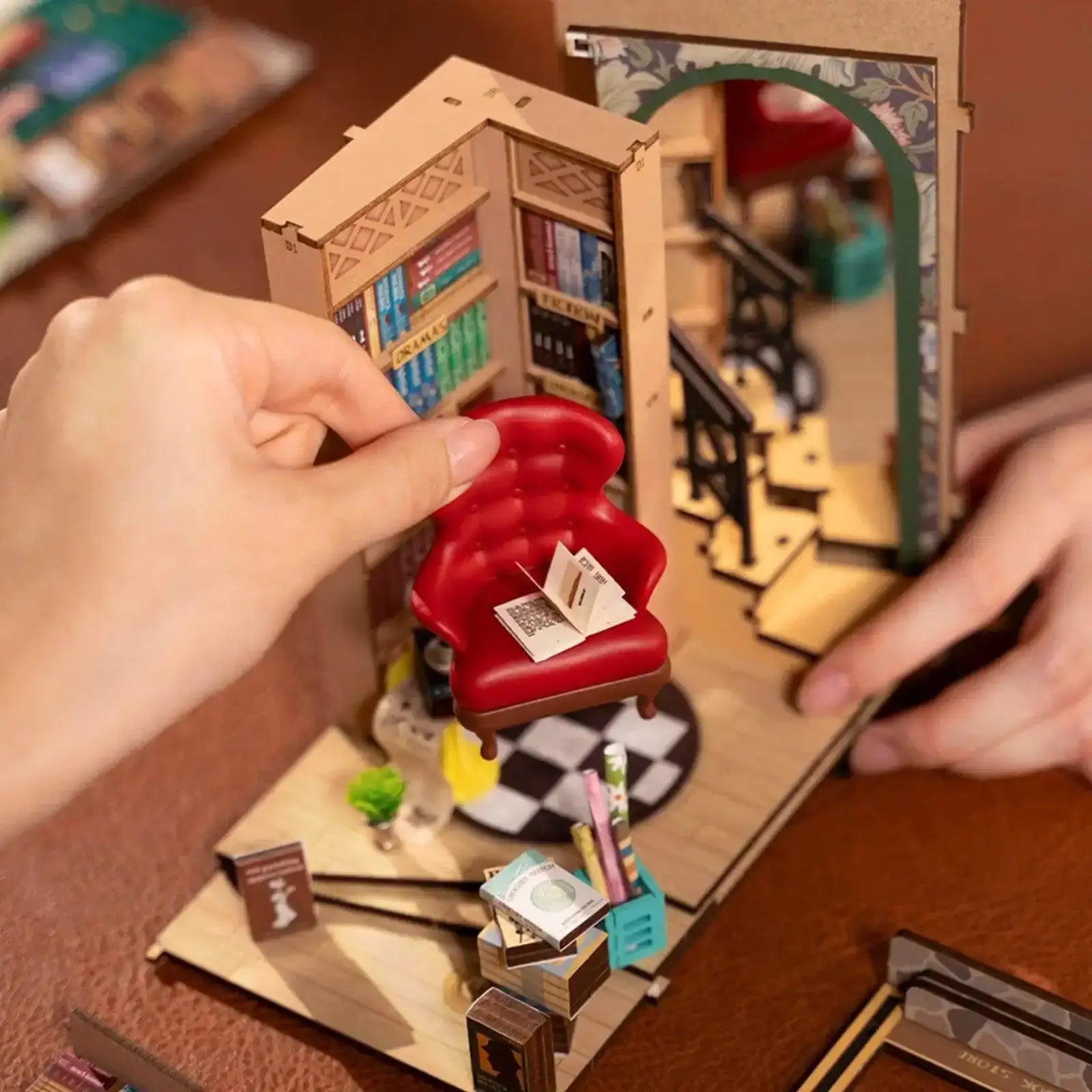 DIY Buchstütze - Book Nook Shakespeare Bookstore Robotime