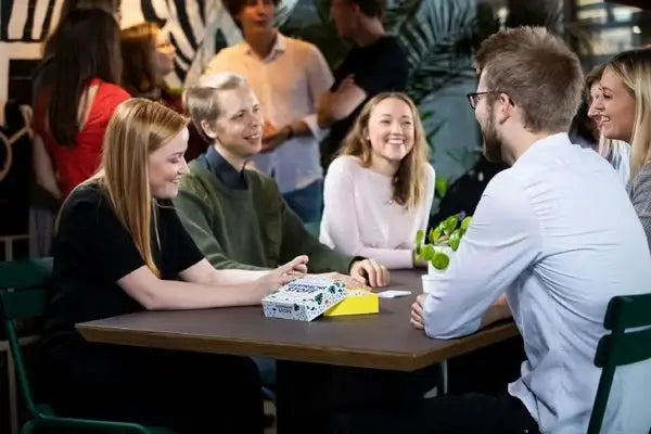 pegasus-kyl43022-gespraechsstoff-xl-fuer-zuendende-konversationen-in-netter-gesellschaft-partyspiel-spiel_3 - kunstundspiel 