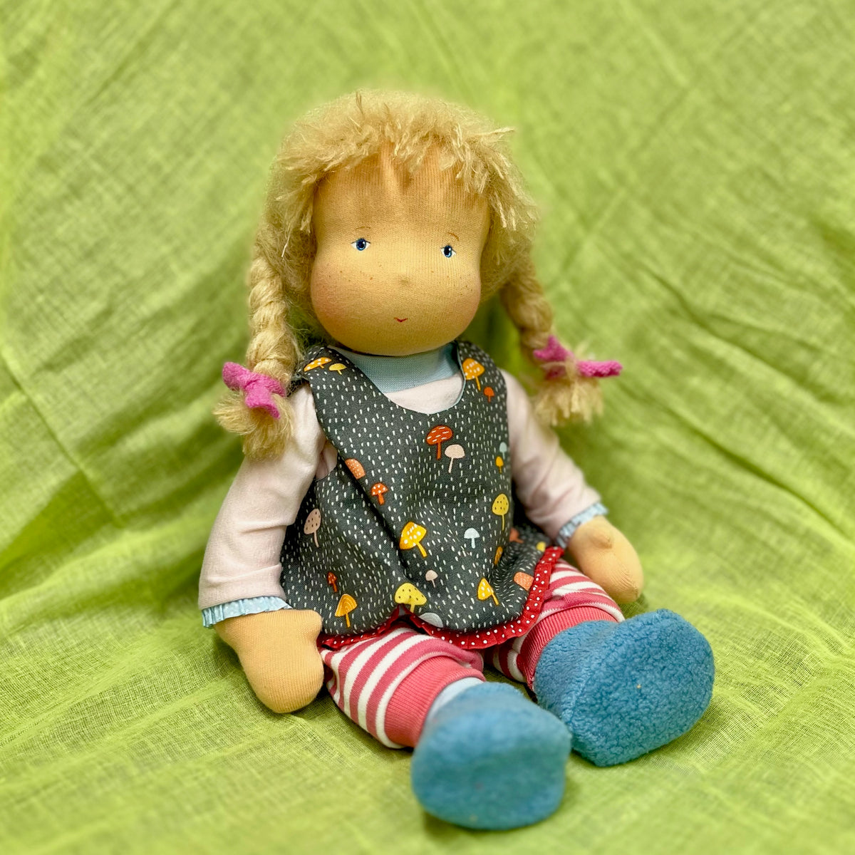 Puppe Baby 35cm - Mädchen mit Zöpfchen - Andrea Rath