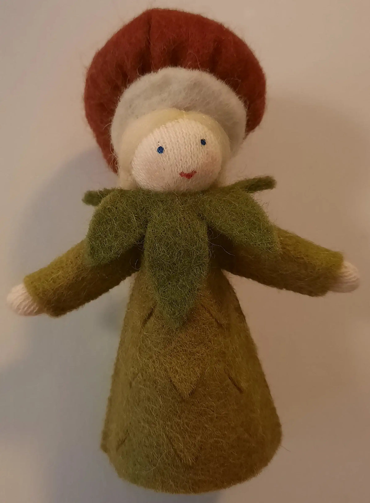 jahreszeitenpuppchen-kastanie-grunbraun-kunstundspiel-1 - kunstundspiel 