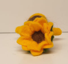 Jahreszeitenpüppchen Sonnenblume auf dem Kopf - www. kunstundspiel .de 40346 Sonnenblume auf dem Kopf