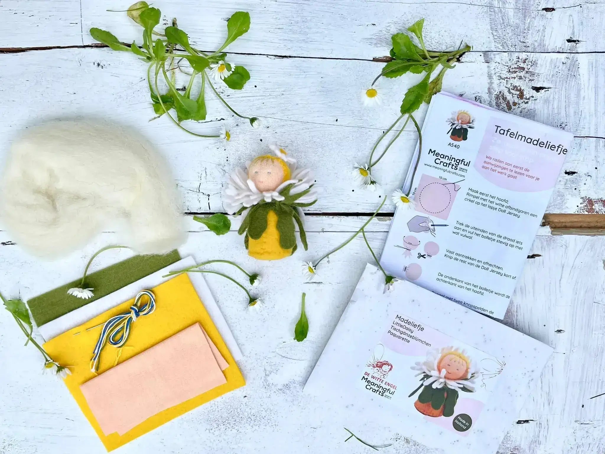 Kleine Gänseblümchen Nähpackung Tischpüppchen zum Selbernähen DIY - A54000 De Witte