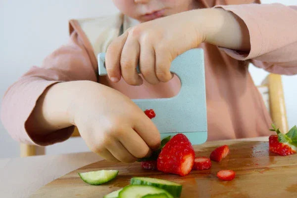 SKÅGFÄ Trakniv Montessori-Kindermesser aus Holz KLYV Lavendel - KLYV Petit Boum