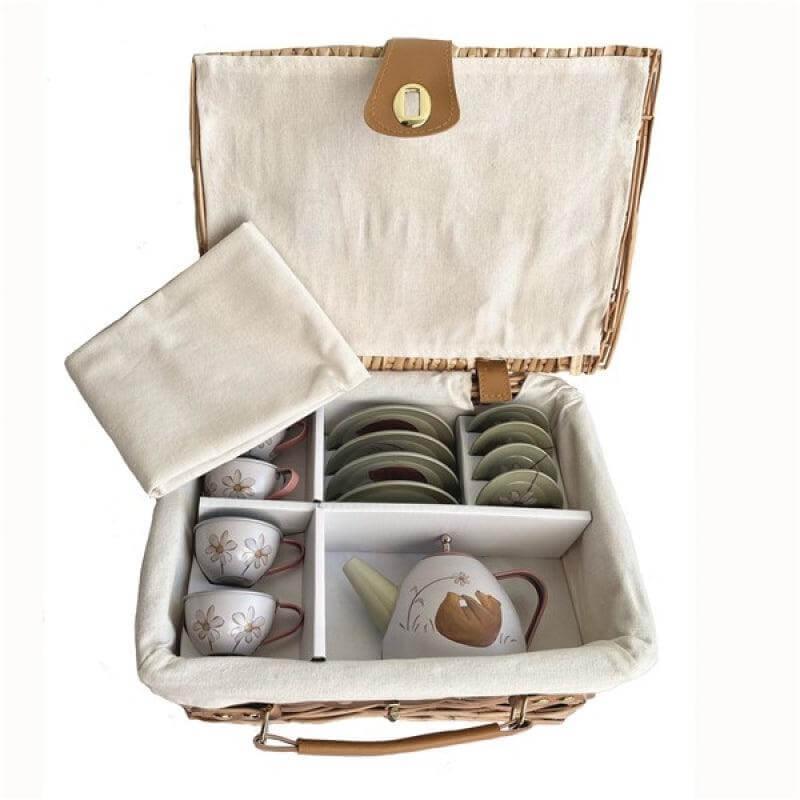 Tee Service aus Blech im Picknickkorb Egmont